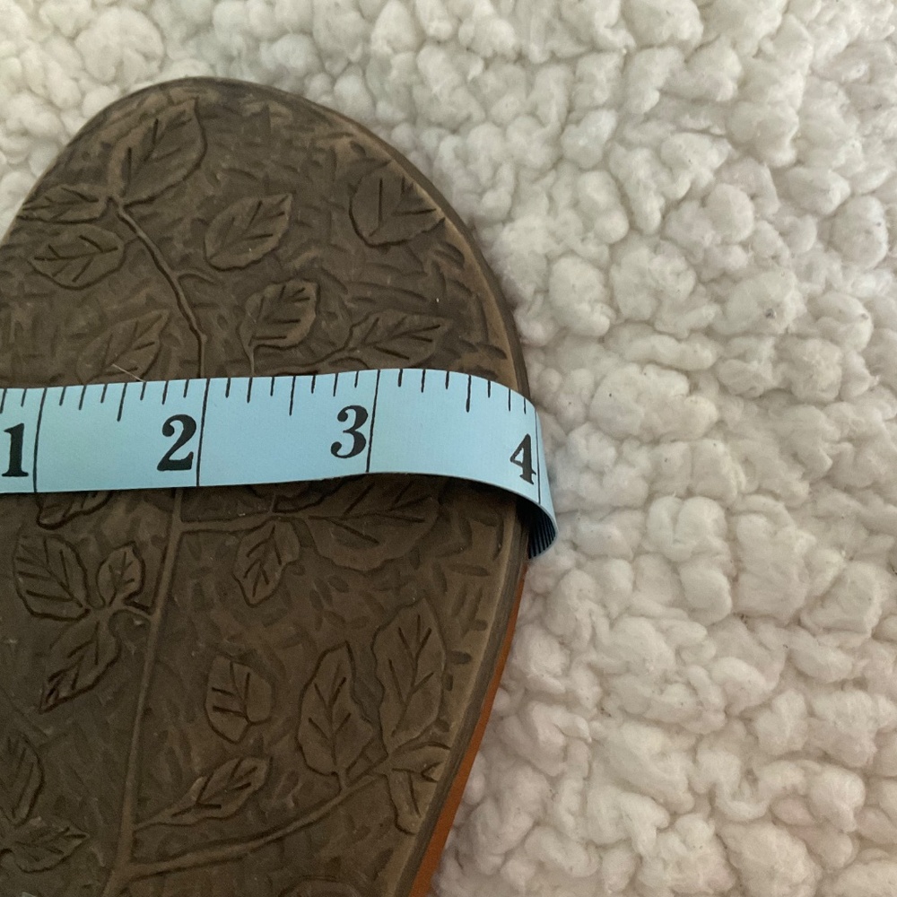 Patrizia Spring Step sandals.Size 71/2.Tan - Picture 14 of 14